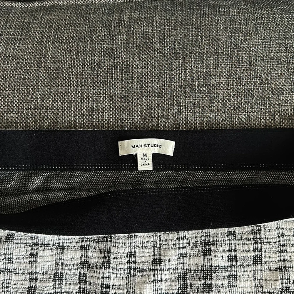 Business casual pencil skirt. Size Medium, stretchy waste band and fabric. - Picture 2 of 3